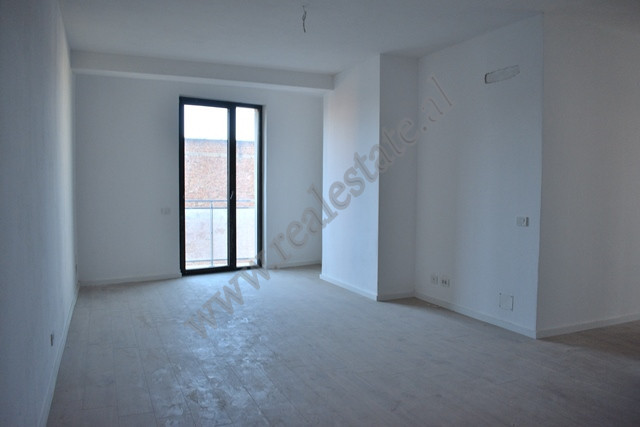 Ambient zyre me qira ne rrugen Mine Peza ne Tirane